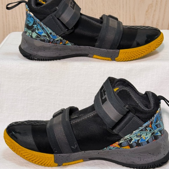 Nike Lebron Soldier Graffiti Kids Basketball Shoes Black Yellow Graffiti SZ 7Y - Picture 5 of 9